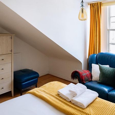 Charming 3 Bedroom Apartment In The Heart Of Vibrant Old Town Edynburg Zewnętrze zdjęcie