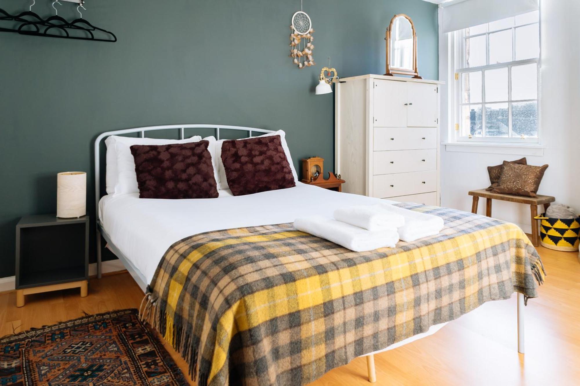 Charming 3 Bedroom Apartment In The Heart Of Vibrant Old Town Edynburg Zewnętrze zdjęcie