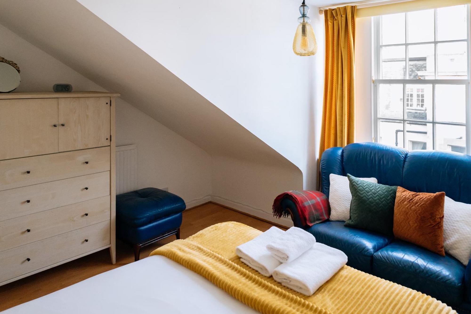 Charming 3 Bedroom Apartment In The Heart Of Vibrant Old Town Edynburg Zewnętrze zdjęcie